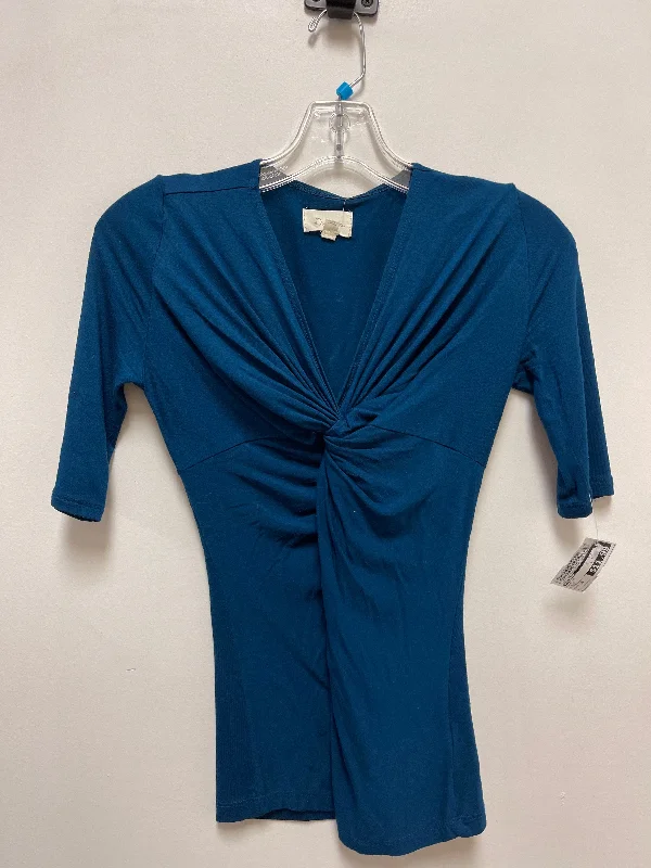 Top Short Sleeve By Deletta In Blue, Size: Xs