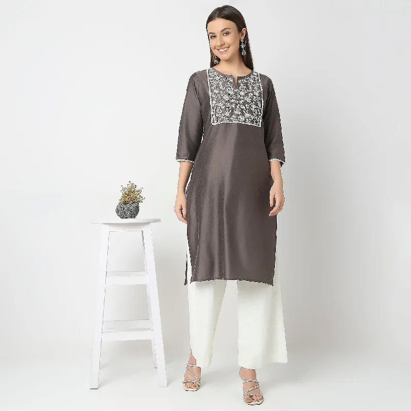 Straight Fit Embroidered Kurta